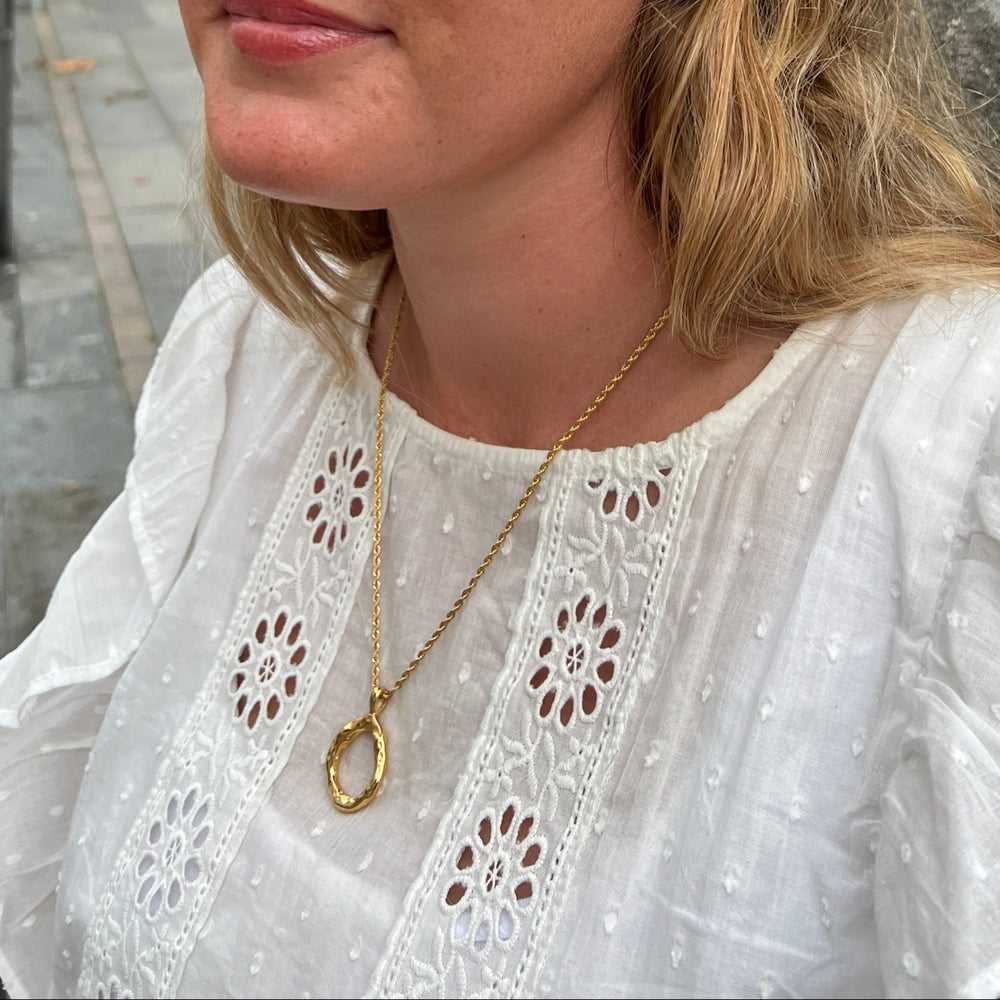 Wavy Circle Halskæde - 18K Guldbelagt