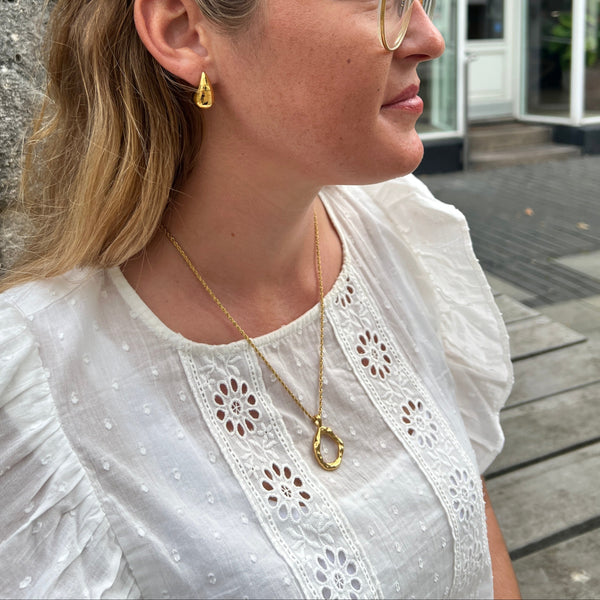 Wavy Circle Halskæde - 18K Guldbelagt